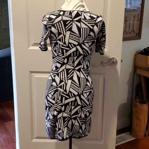 Laundry Black and White patterned sweater dress - Picture 2 of 4